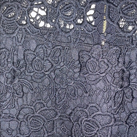 Gently Loved Elegant Navy Lace Sleeveless Top by Nanette Lepore - Picture 2 of 6